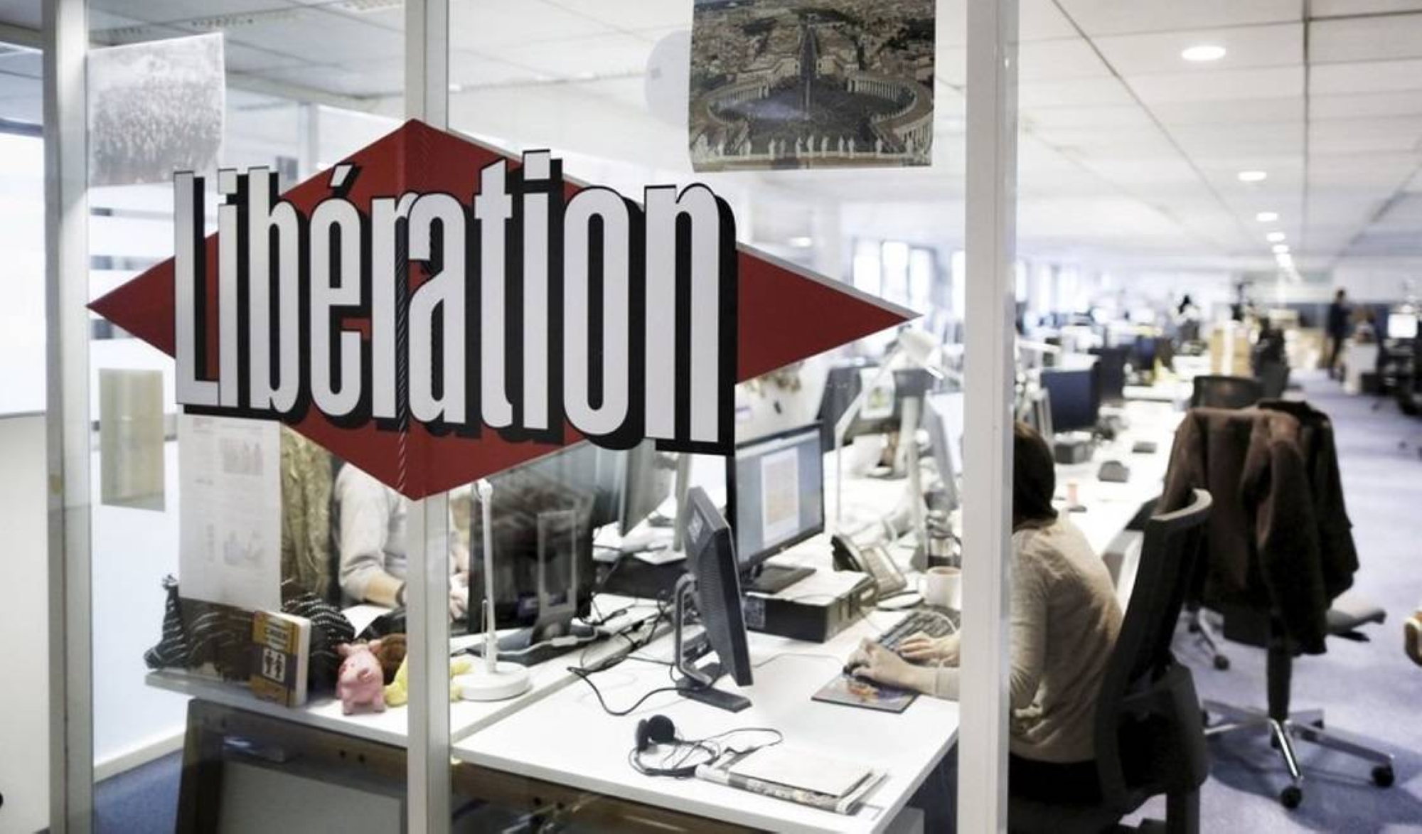 Locaux de la nouvelle redaction du journal quotidien Liberation, apres son demenagement et le rachat du titre par le groupe Altice Media Group France, Alticemedia.
Presse ecrite quotidienne, journalisme