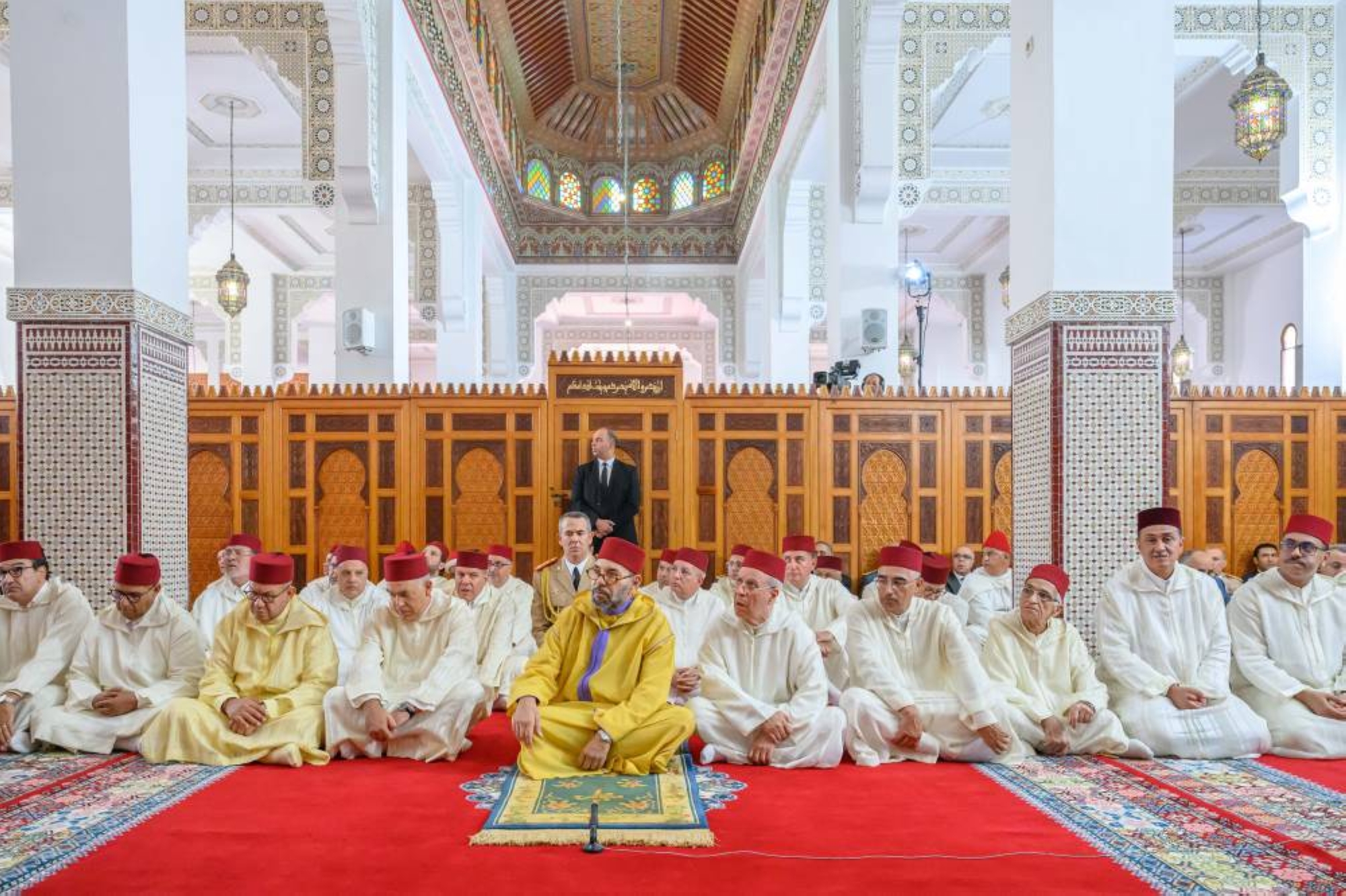 S.M. le Roi accomplit la prière du vendredi à la mosquée "Al Hadi" à Salé