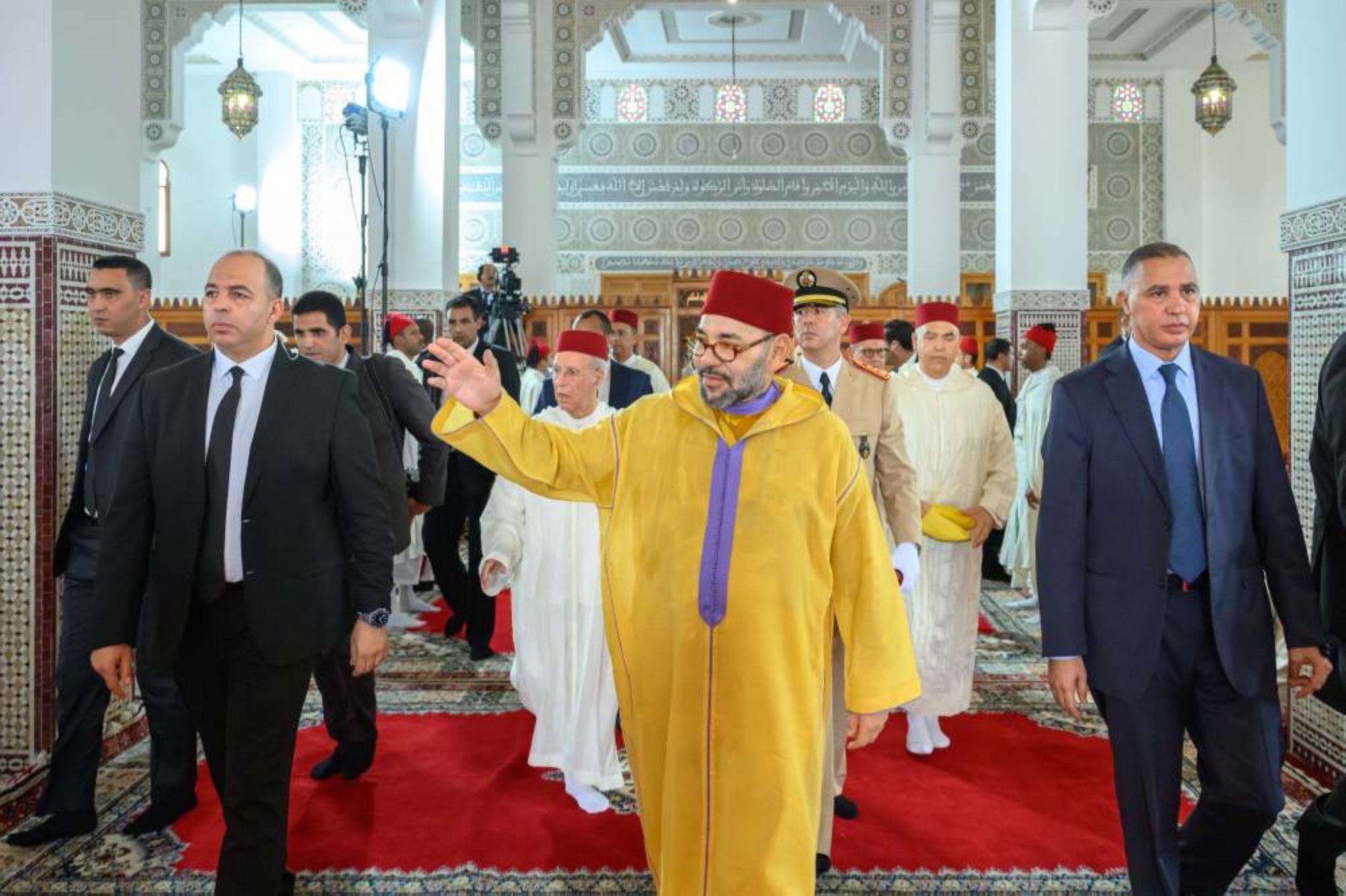S.M. le Roi accomplit la prière du vendredi à la mosquée "Al Hadi" à Salé