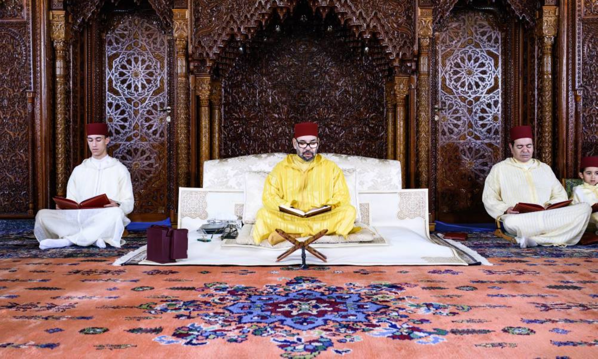 25è anniversaire de la disparition de Feu S.M. le Roi Hassan II : S.M. le Roi, Amir Al-Mouminine, préside une veillée religieuse