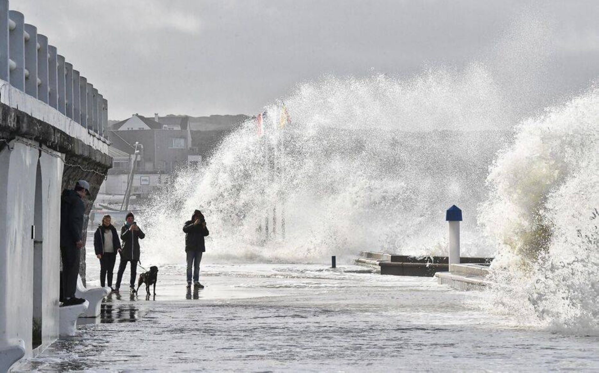 Tempête en France: Un mort et 1,2 million de foyers privés d’électricité