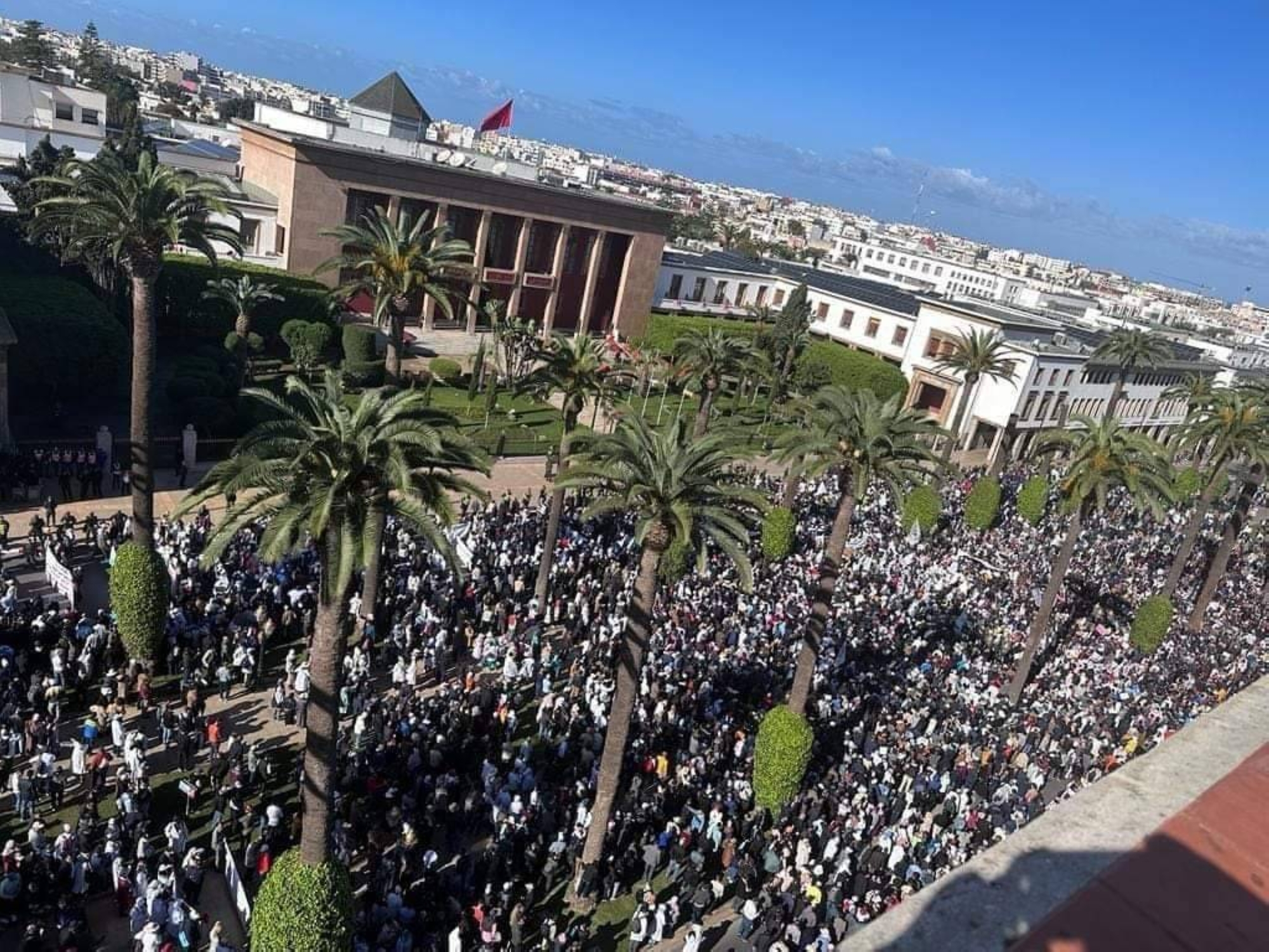 Statut unifié : Des milliers d’enseignants défilent à Rabat