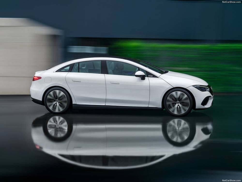 Mercedes EQE : une berline électrique prête pour les longs trajets