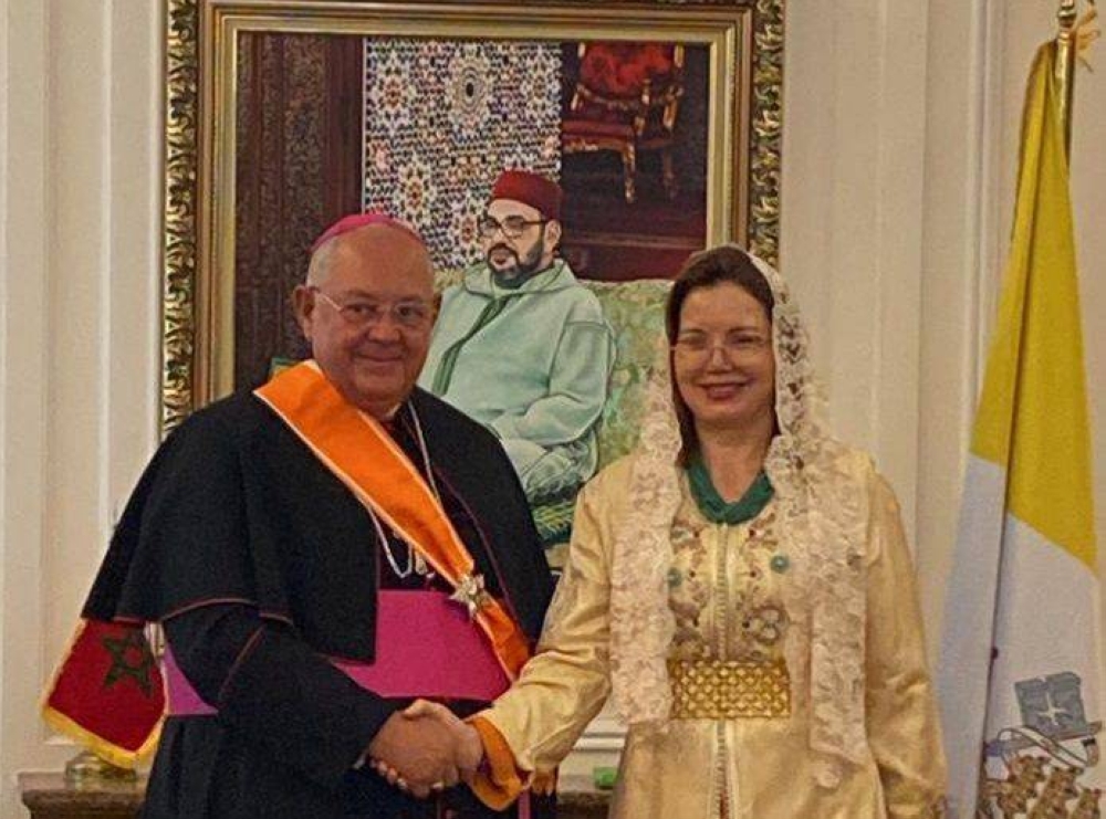 L'ancien nonce apostolique à Rabat Vito Rallo décoré du Grand Cordon du Wissam Alaouite