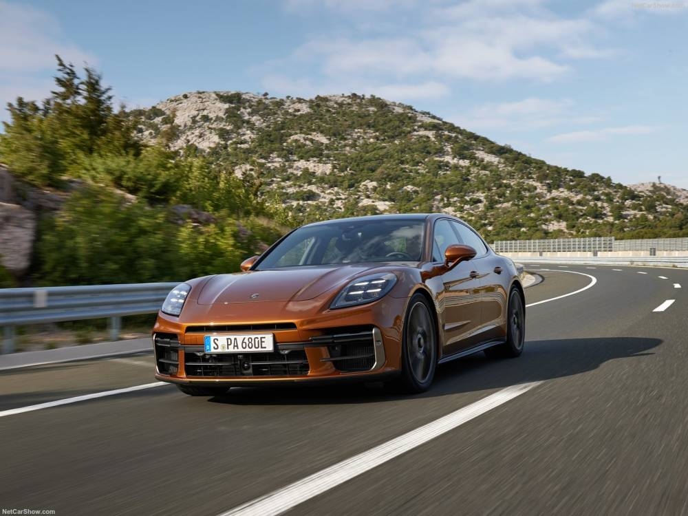 La Porsche Panamera revient avec une troisième génération plus luxueuse, plus digitale et plus efficiente