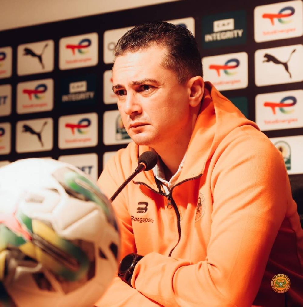 Renaissance de Berkane : avenir incertain pour l’entraîneur Amine El Karma