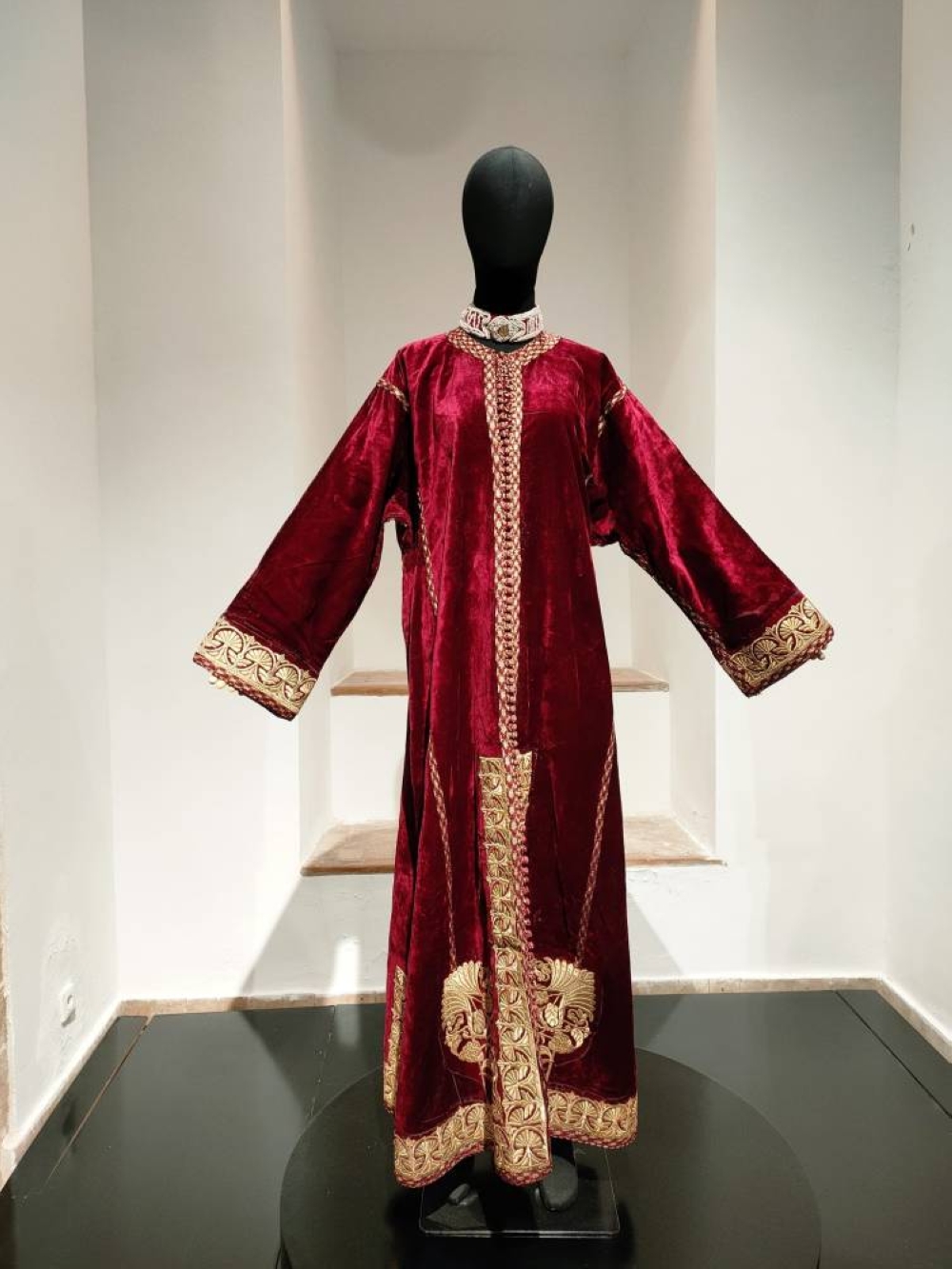 L’exposition «Aux fils du caftan marocain», un voyage dans l’histoire du riche patrimoine national