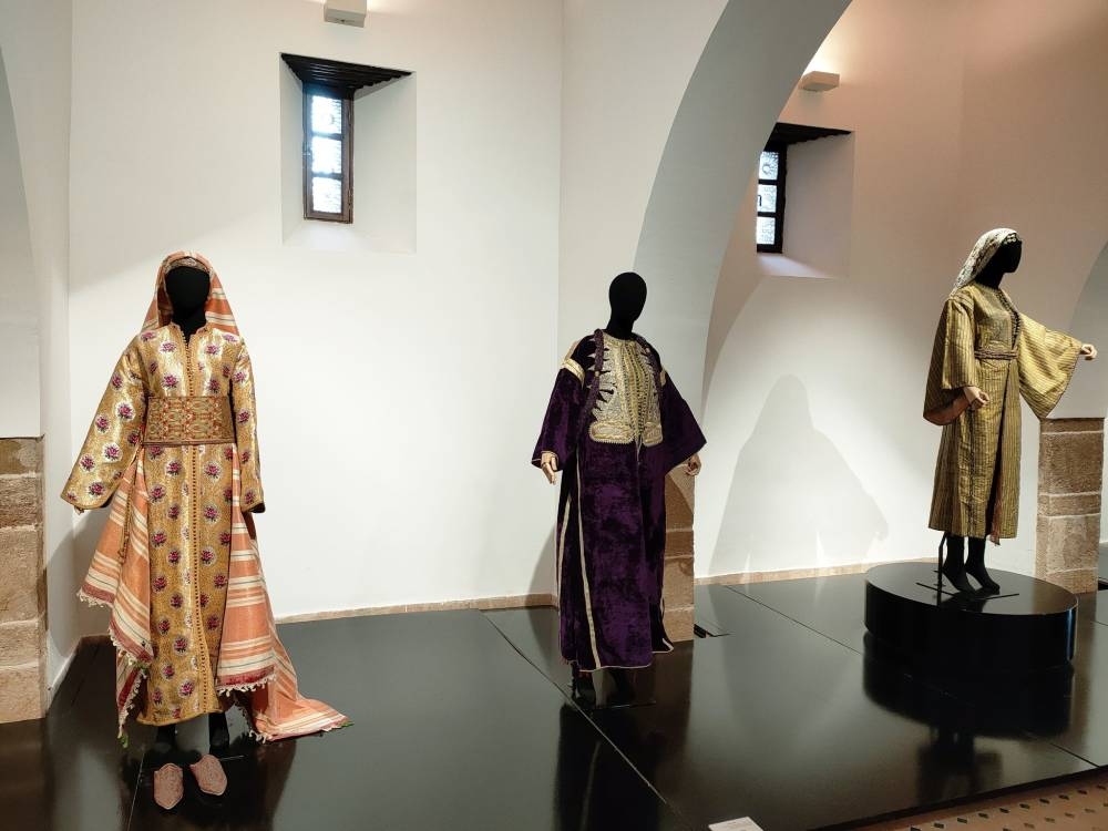 L’exposition «Aux fils du caftan marocain», un voyage dans l’histoire du riche patrimoine national
