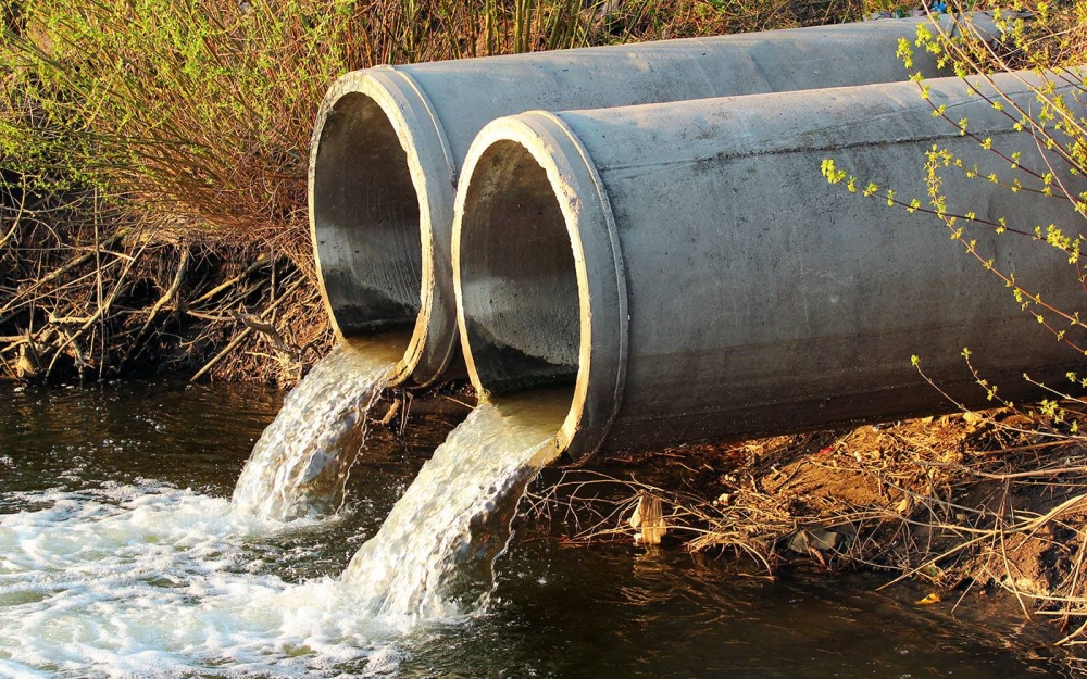 Royaume-Uni: Vers une suppression des primes des patrons des compagnies des eaux polluantes