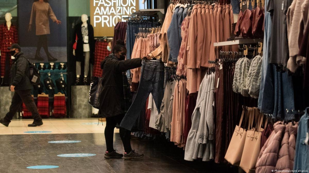 La France va soutenir la proposition de loi visant la fast fashion