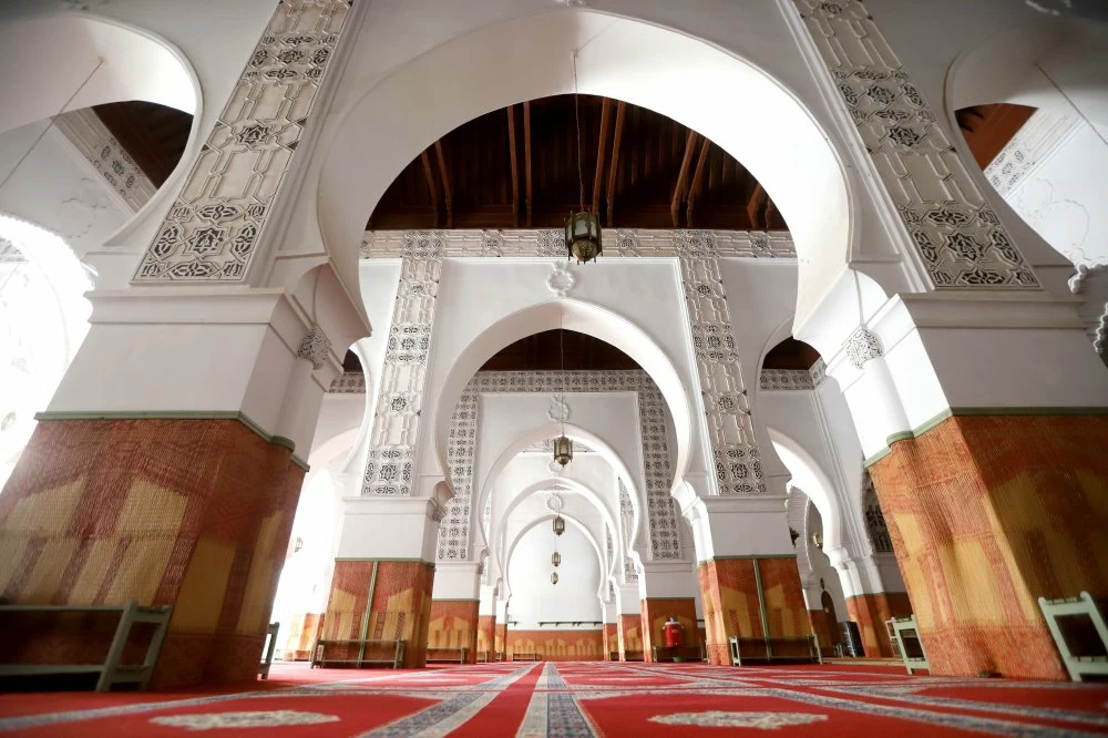La Mosquée Bab Doukalla de Marrakech est un joyau architectural qui incarne l'héritage culturel et spirituel de la dynastie Saadienne