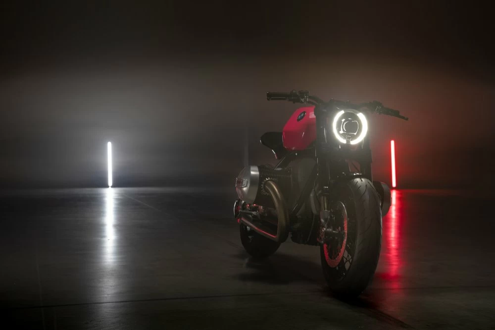 Bien que BMW Motorrad n'ait pas confirmé de version de production, le concept R20 suggère un modèle positionné au-dessus du R18.