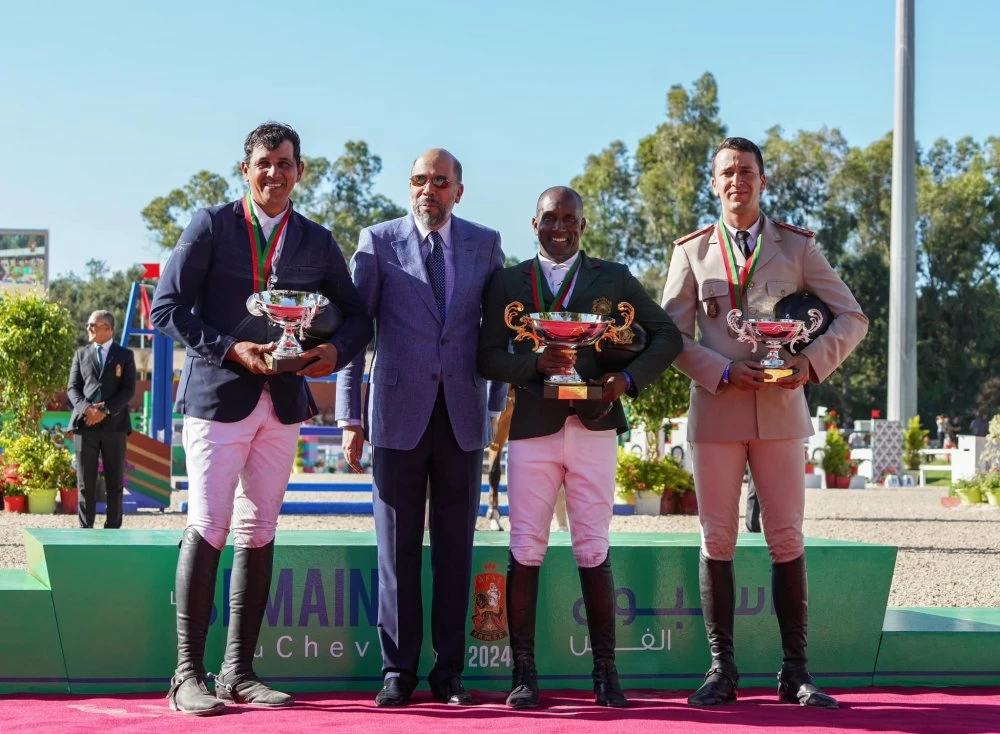 Les gagnants du GP de S.M. le Roi Mohammed VI en compagnie du Cherif Moulay Abdellah Alaoui, président de la FRMSE.                                                                                                                        Ph. FRMSE