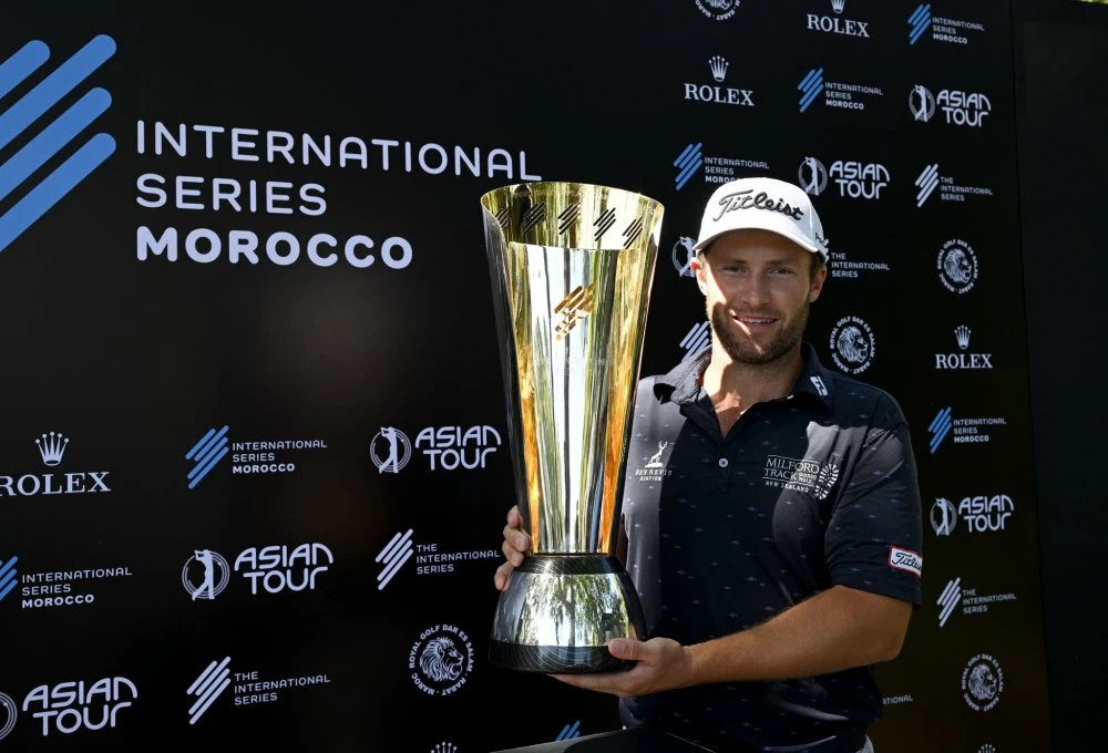 Ben Campbell avec le Trophée de l'International Series Morocco.