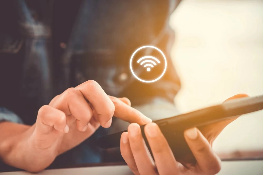 Los peligros de las redes Wi-Fi públicas y cómo protegerse (Kaspersky)