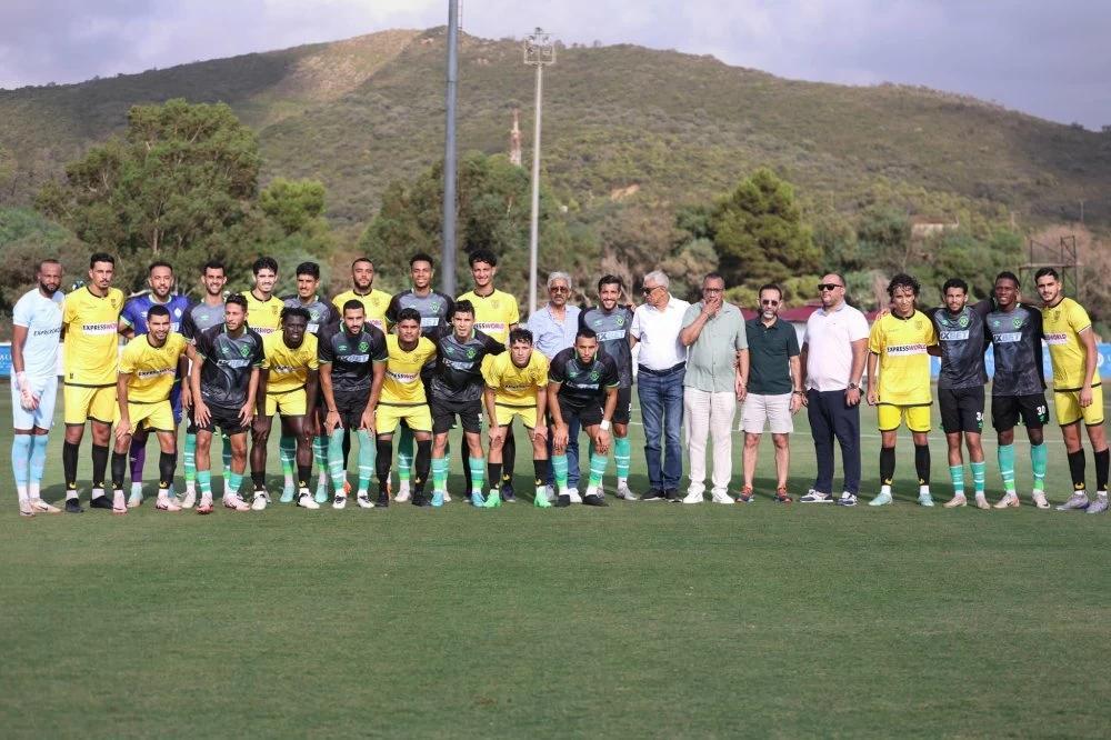 Les joueurs du Raja et du CA Bizertin posant avant le match amical qui les a opposés samedi.