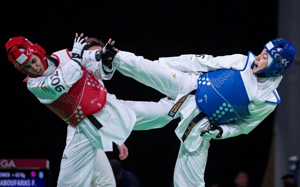 Fatima Zahra Abou Fares (en bleu) lors d'un précédant combat.