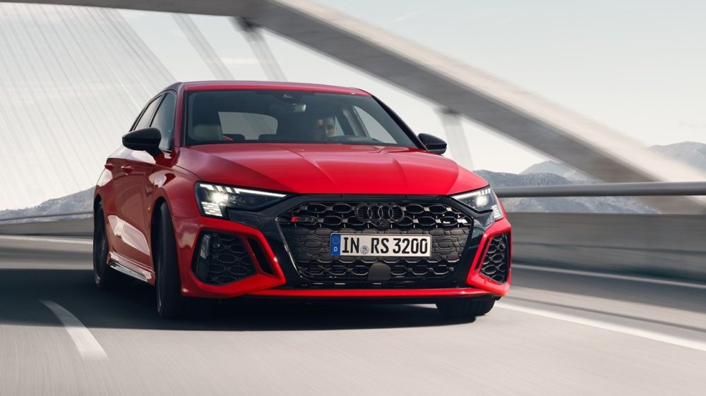 Audi révèle la RS 3 2024 : une sportive plus agressive