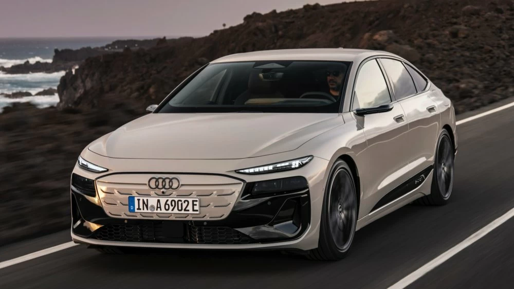 Les feux arrière de l’Audi A6 E-Tron intègrent 450 segments OLED, offrant des signatures lumineuses dynamiques.