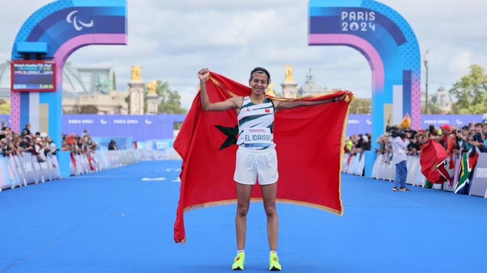 Dans le marathon féminin (catégorie T12), Fatima Ezzahra El Idrissi a remporté la médaille d’or, assortie d’un record du monde, grâce à une course bouclée en 2h48m36sec.