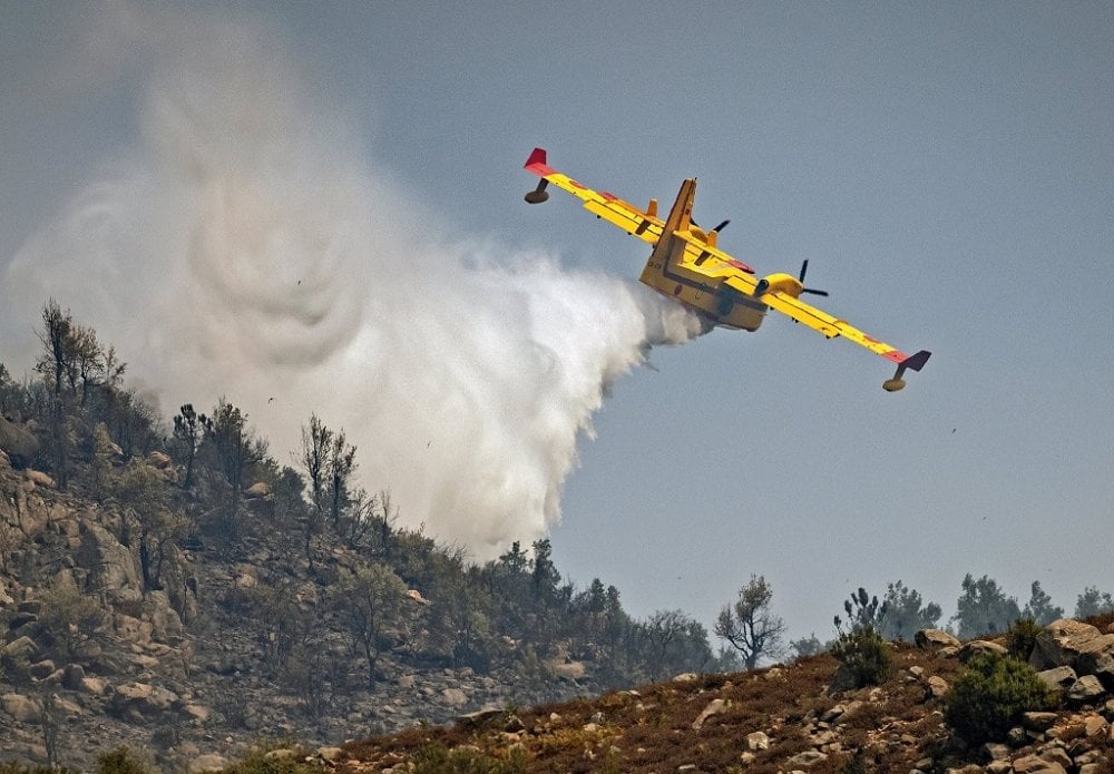 Feux de forêt au Portugal : Déploiement de deux avions Canadair des FAR