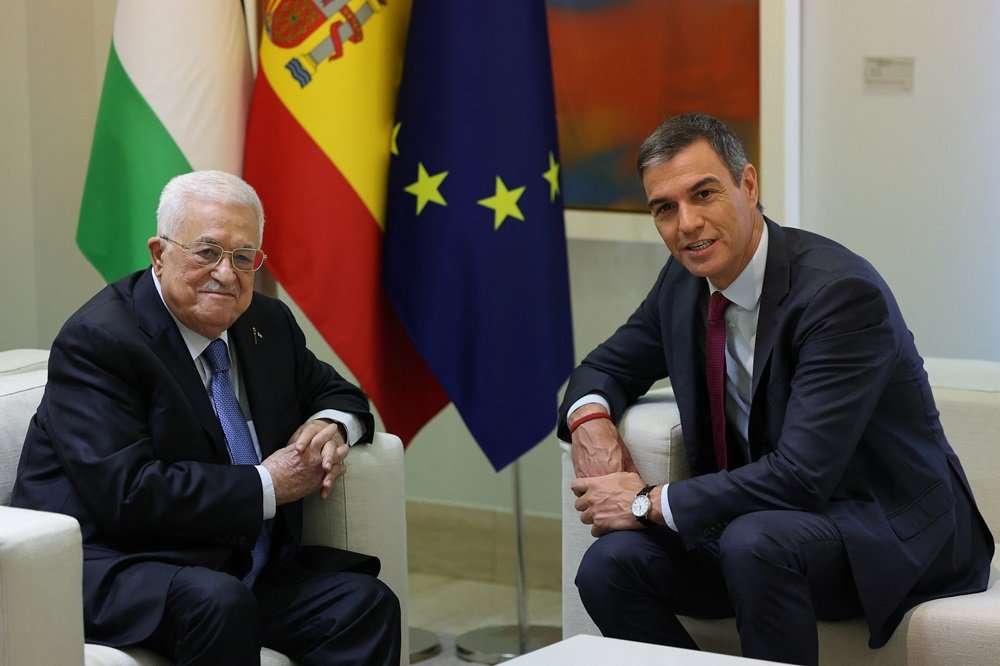 Pedro Sánchez reçoit pour la première fois à Madrid le président de l'État de Palestine, Mahmoud Abbas 