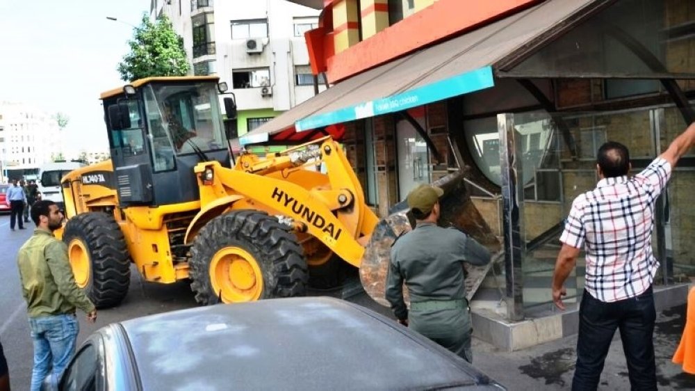 Campagne de démolition des façades des cafés à Casablanca