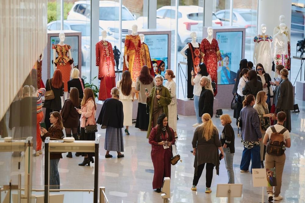 Le Caftan marocain séduit au BRICS+ Fashion Summit de Moscou