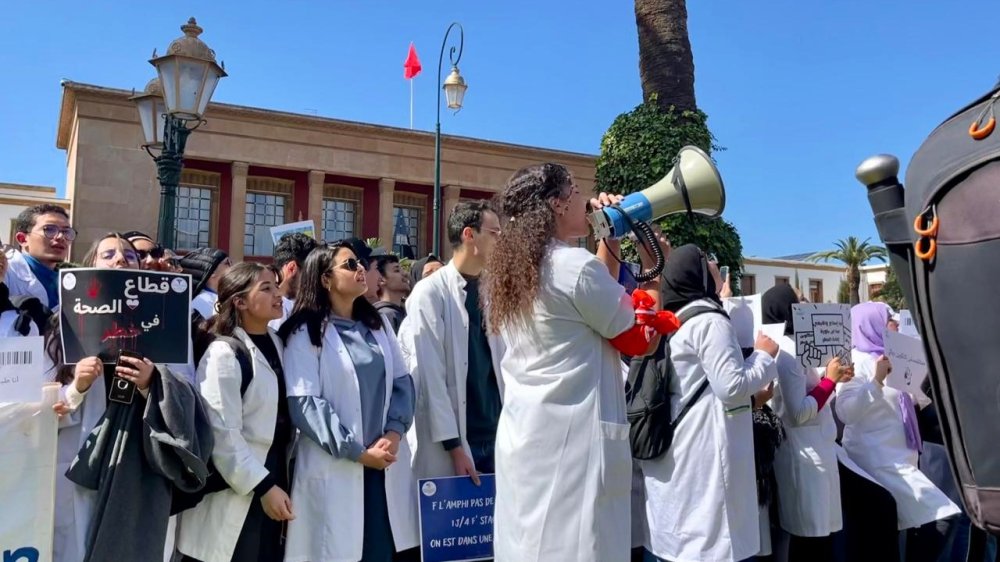 Les étudiants en médecine poursuivent le boycott des examens et intensifient les protestations