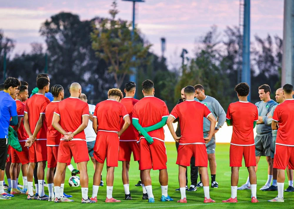 Les Lions de l'Atlas ont effectué une dernière séance d'entraînement à Maâmora, jeudi en soirée, avant de mettre le cap sur Oujda.                                                                                                 Ph. FRMF