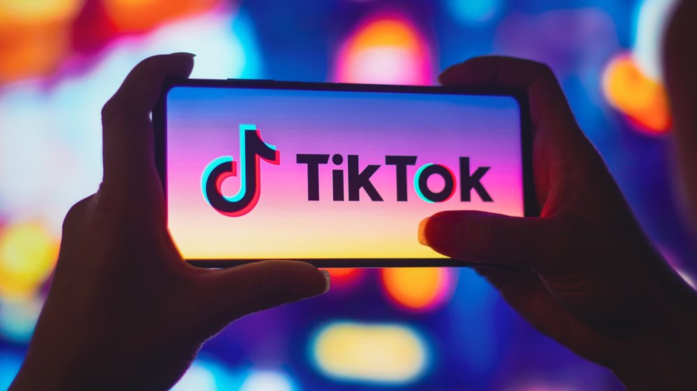 TikTok supprime des postes et automatise la modération avec l'IA