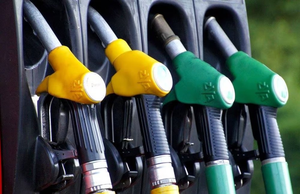 Baisse de 20 centimes du prix du gasoil, stabilité pour l’essence