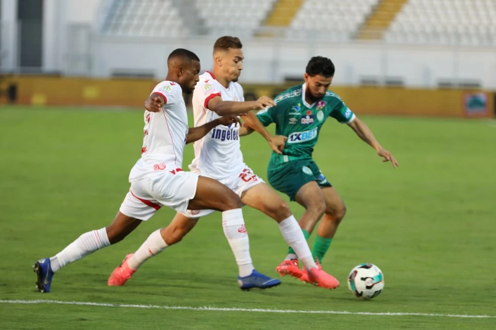 Après leur match nul lors du derby, le WAC et le Raja tenteront de se relancer en remportant leurs duels de la 12e journée. Ph. Seddik