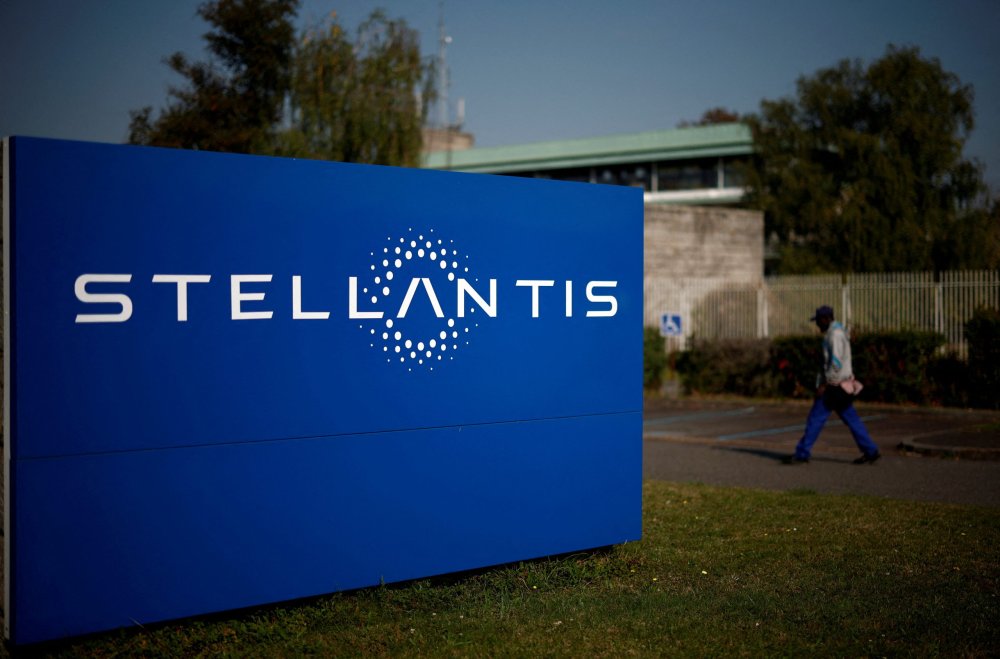 Stellantis installe un comité exécutif intérimaire en attendant la nomination d'un nouveau CEO