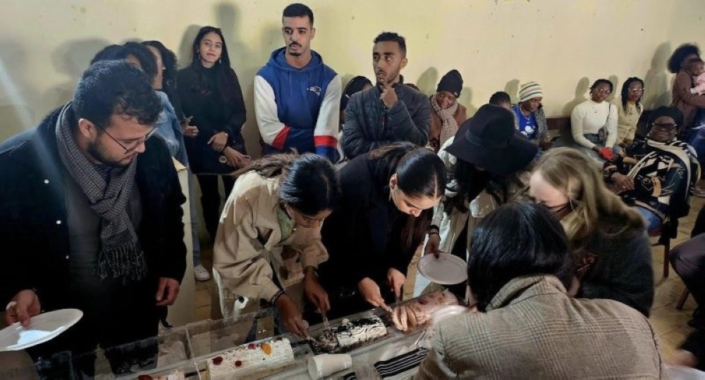 La "Bûche de la Fraternité" réunit chrétiens, juifs et musulmans à Casablanca