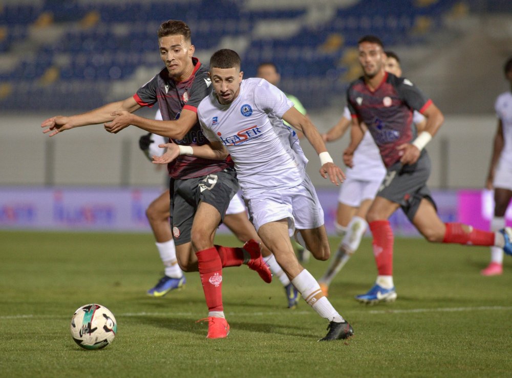 Botola : la RCAZ offre un cadeau au Raja et à l’AS FAR, en accrochant le Wydad