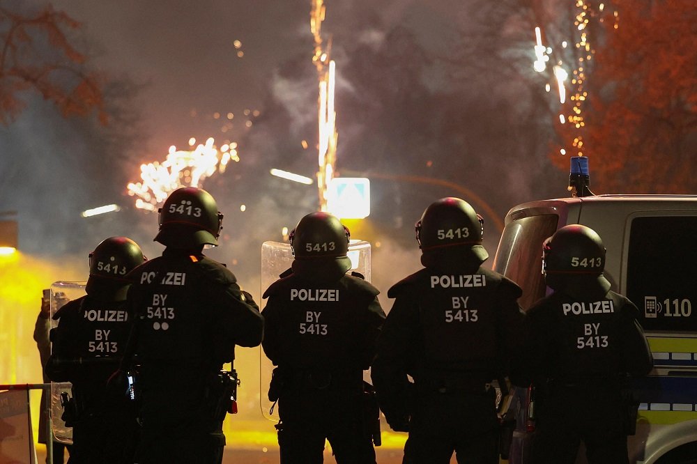 Deux agents de police blessés dans l’explosion d’un engin non encore identifié à Berlin