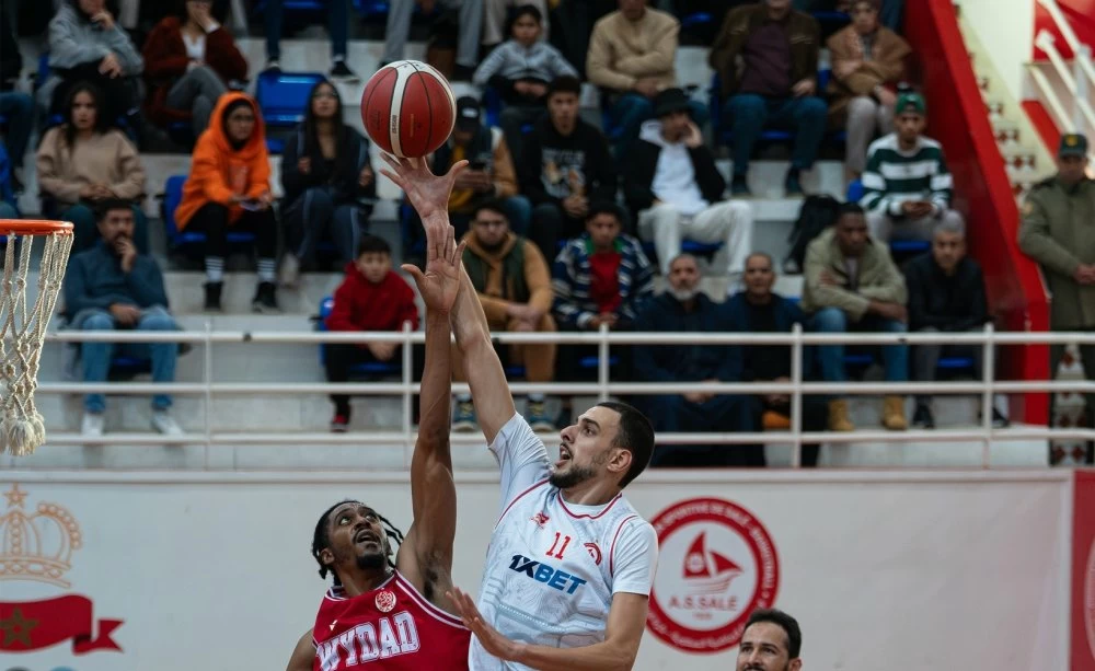 L'AS Salé (ici lors d'un précédant duel face au WAC) compte revenir avec une victoire de son match à l'extérieur contre Amal Essaouira.