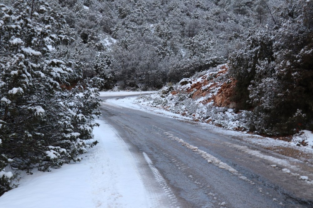 Le temps froid persiste, des gelées et des chutes de neige attendues dès mardi