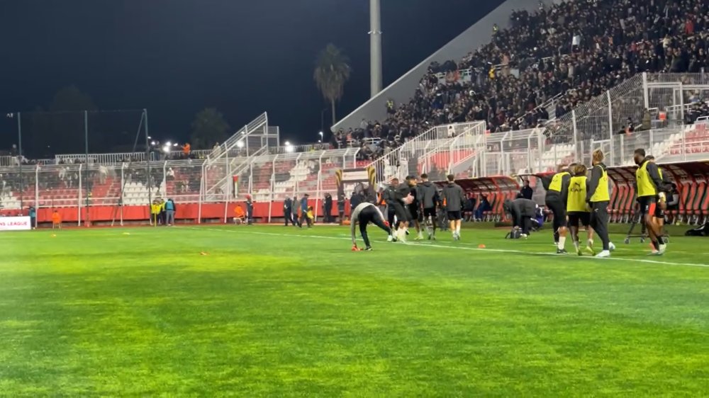 En direct du Stade d'Honneur à Meknès : choc AS FAR-Raja en Ligue des champions