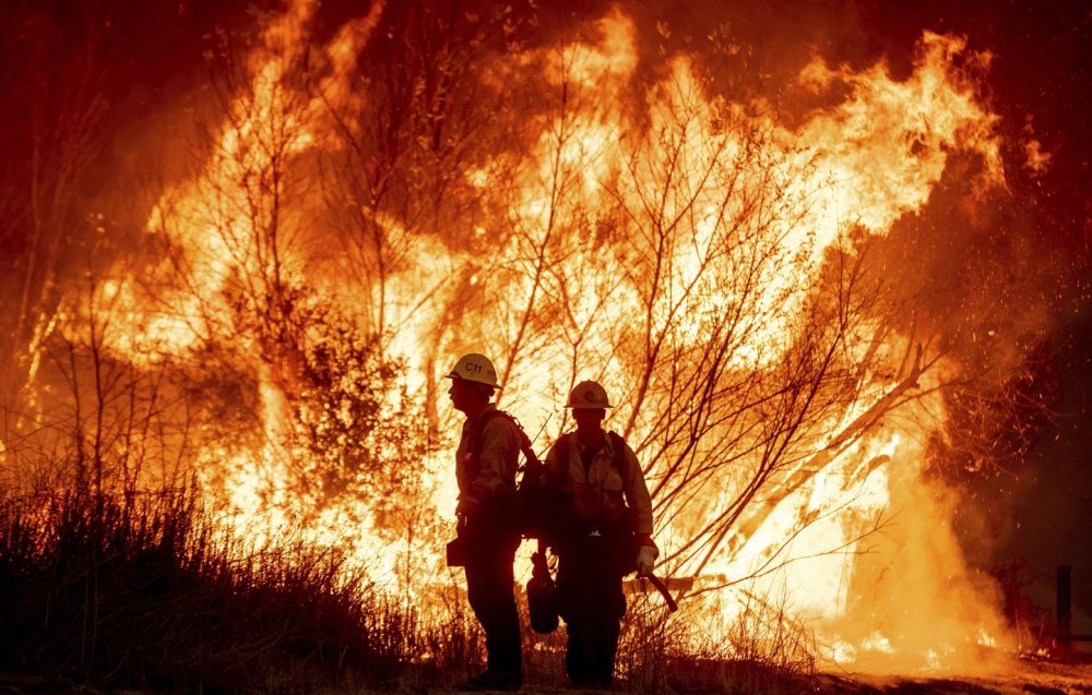 Les incendies s'étendent à Los Angeles, le bilan grimpe à 16 morts