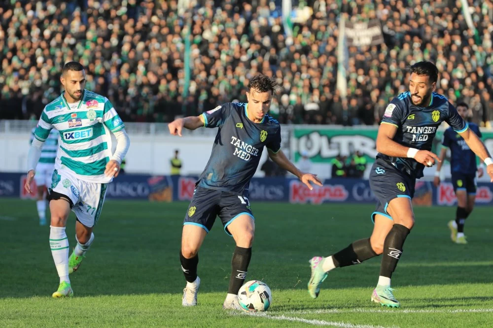 Le Raja et l'Ittihad de Tanger ont partagé les points, jeudi au stade Larbi Zaouli (1-1).  Ph. Seddik