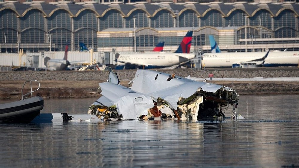 Accident aérien à Washington: les secouristes repêchent 55 corps du fleuve Potomac