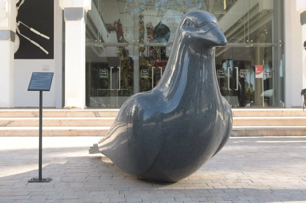 «Paloma», une colombe de granit sur le  parvis du MMVI
