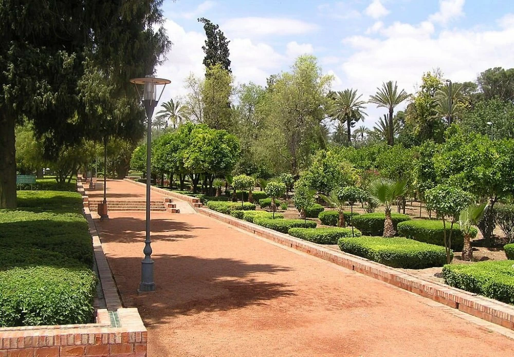 Ville-jardin par excellence, Marrakech génère des volumes croissants de déchets verts provenant des parcs et jardins, de la voirie, du secteur hôtelier et des espaces résidentiels