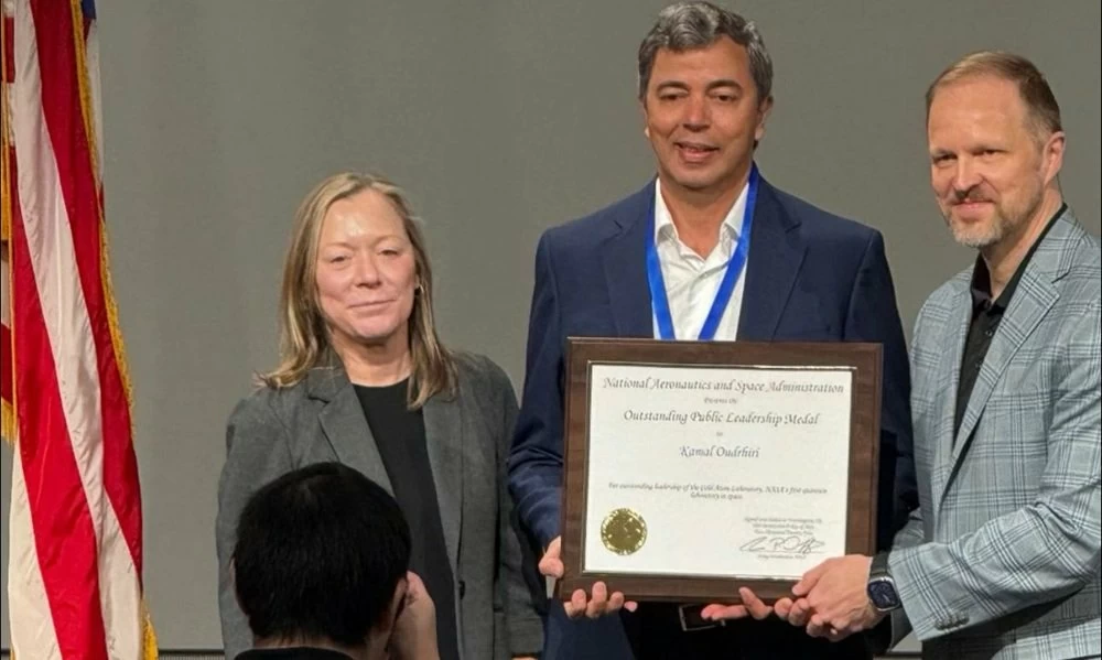 Kamal Oudrhiri reçoit la médaille de leadership de la NASA