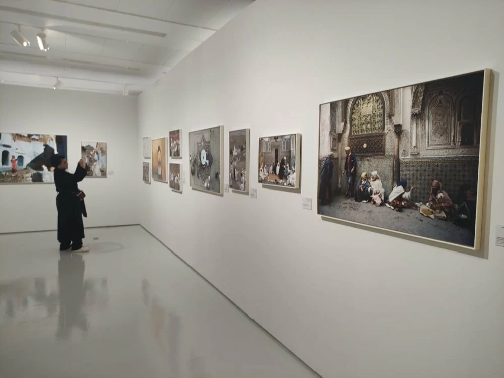 L'exposition «Marc Riboud & Bruno Barbey : Regards croisés» s'achève sur la présentation d'un catalogue de référence