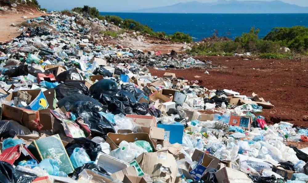 Le Royaume produit actuellement 7,6 millions de tonnes de déchets par an, un chiffre qui devrait plus que doubler à 17,6 millions de tonnes d’ici 2050, si aucune politique de réduction n’est mise en place.