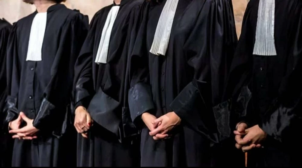 Les avocats durcissent le ton et paralysent les tribunaux