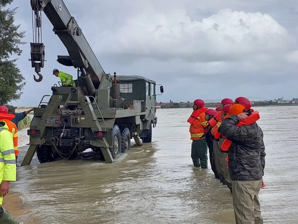 Inondations : le nombre de personnes évacuées grimpe à 154.000